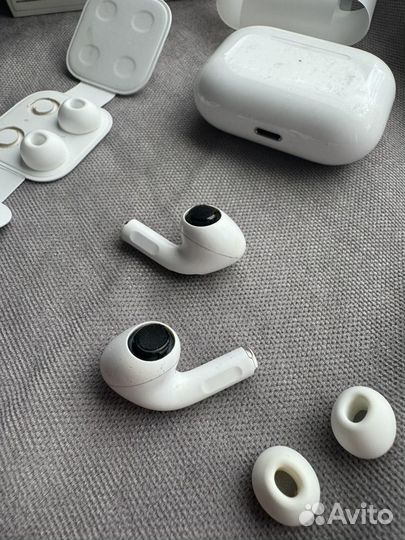 Airpods pro with Wireless Charging Case