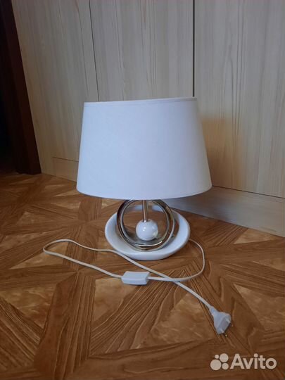 Лампа настольная