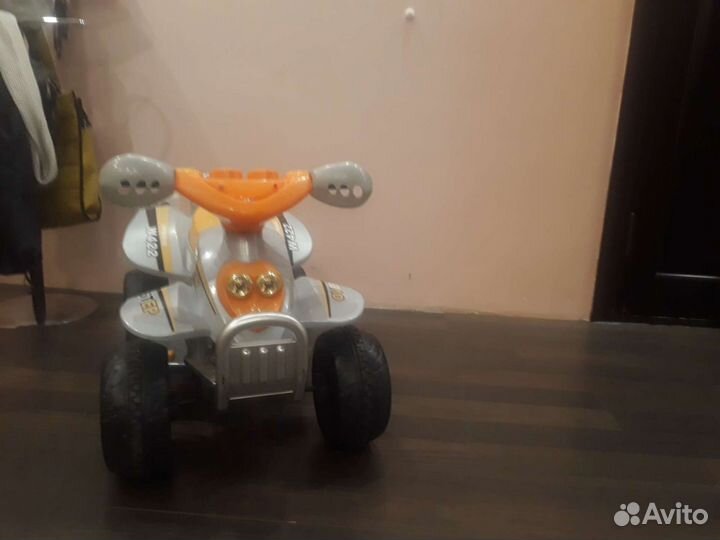 Детский б.у. квадроцикл на аккумуляторе