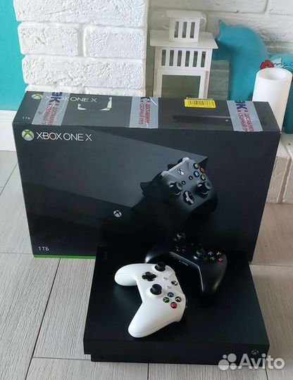 Xbox one x + 2 геймпада