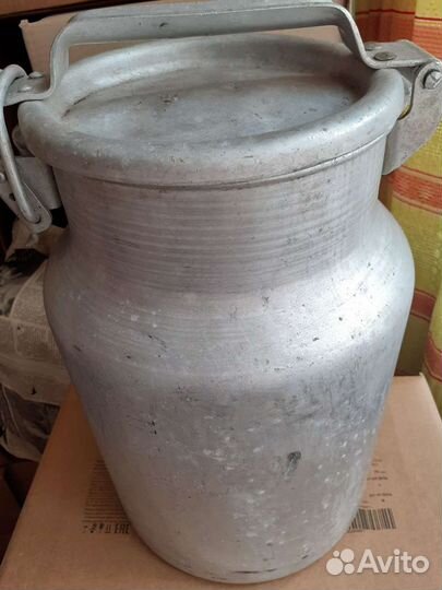 Стакан,бидон 10 литров,15 литров,бутыль в плетеном