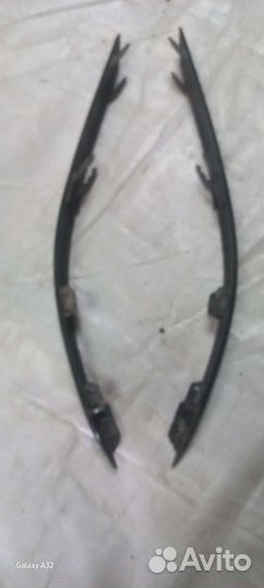 Молдинг переднего бампера Toyota avensis t250