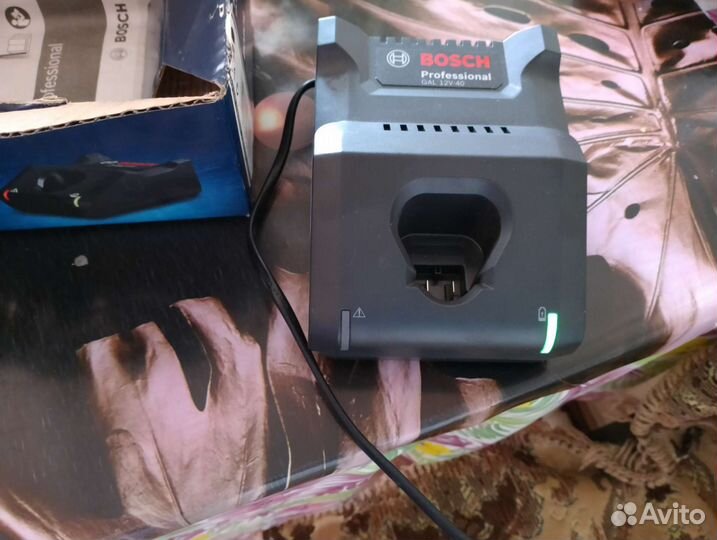 Зарядное устройство