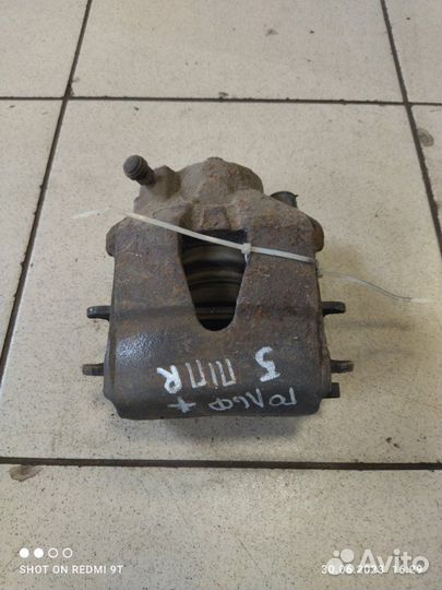 Суппорт тормозной передний правый Volkswagen Golf