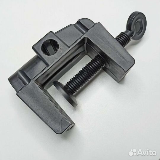 Лампа настольная на струбцине