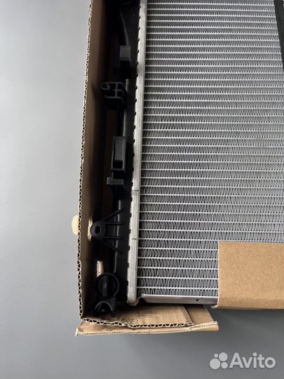 A0995003303 радиатор системы охлаждения MB