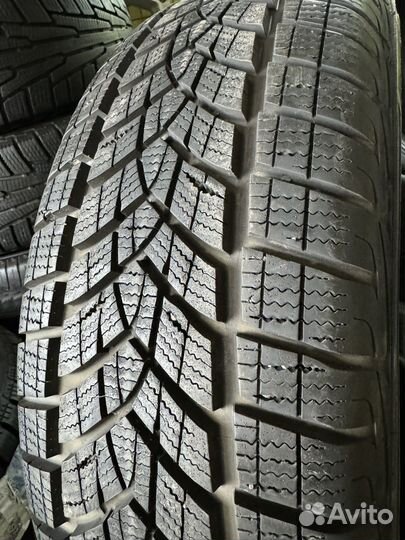 Goodyear UltraGrip Performance+ SUV 215/65 R17 98V