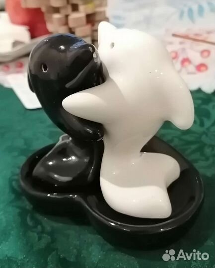 Солонка и перечница дельфины