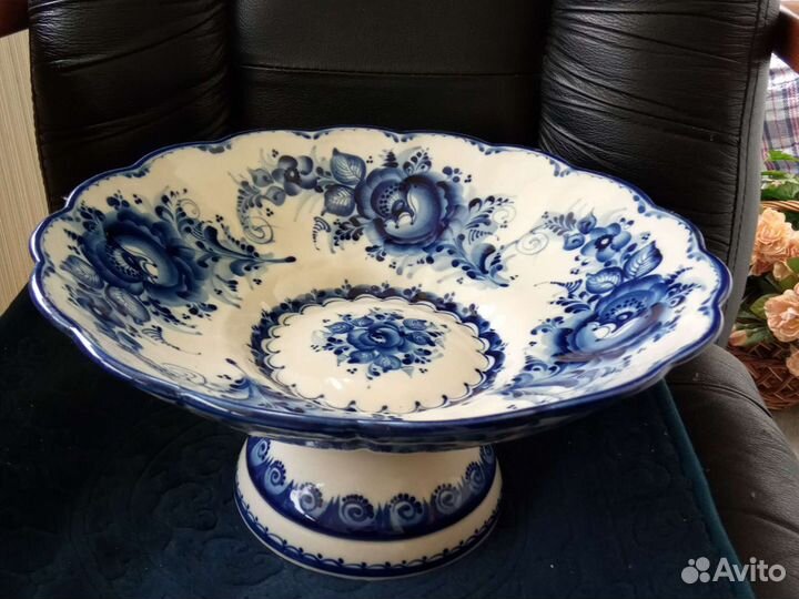 Ваза для фруктов. Гжель.авт. Глазова