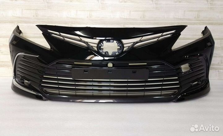 Camry 70 рестайлинг Бампер передний с решеткой