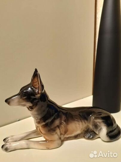 Фарфоровая статуэтка собака овчарка