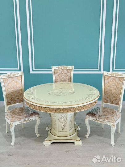 Стол и стулья в гостиную. В наличии