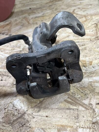 Honda Civic 4D суппорт задний левый