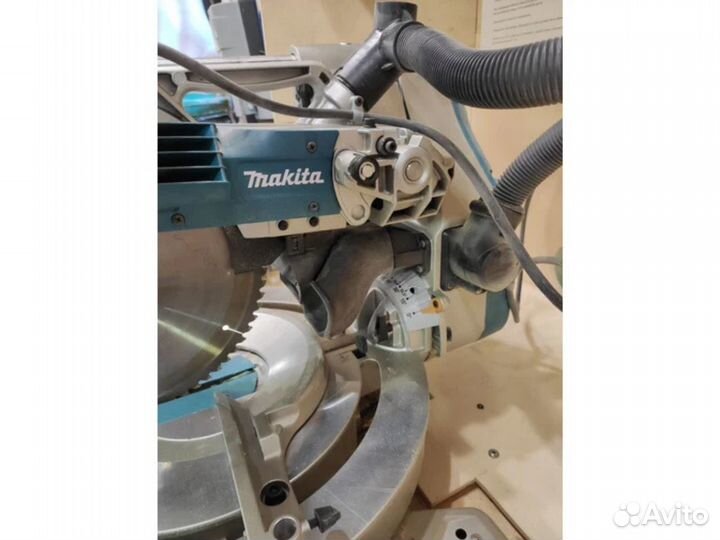 Торцовочная пила Makita LS1219