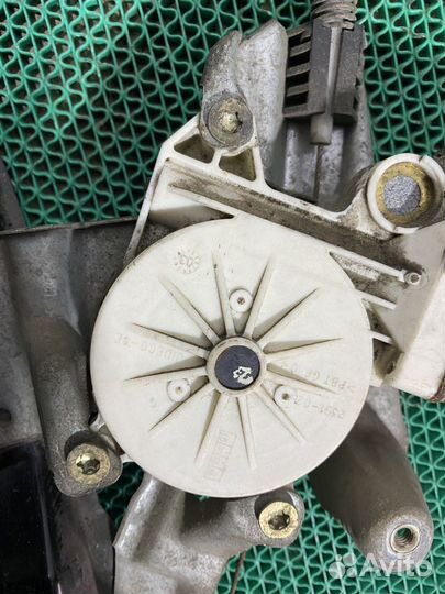 Стеклоподьемник передний правый Ford Focus 1