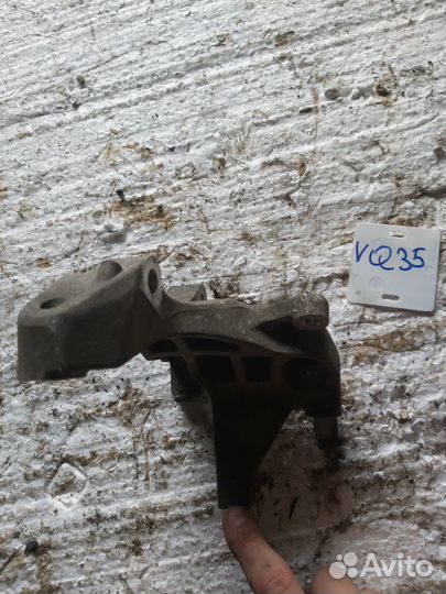 Кронштейн компрессора кондиционера Двигателя VQ35