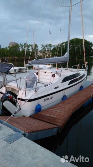 Парусно-моторная яхта Macgregor 26m