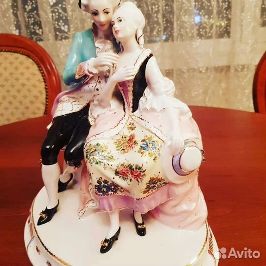 Фарфоровые статуэтки пара
