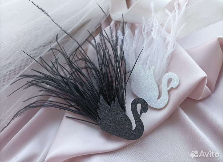 Лебедь с перьями