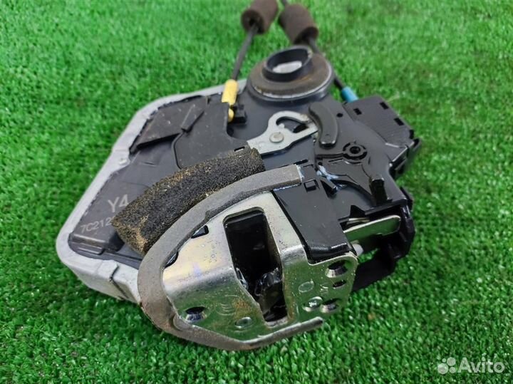 Замок двери задней левой Toyota RAV4 A30 2007