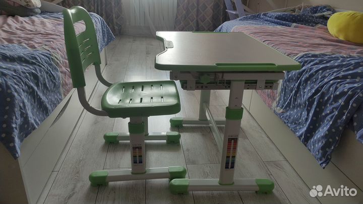 Комплект fundesk растущая детская парта и стул