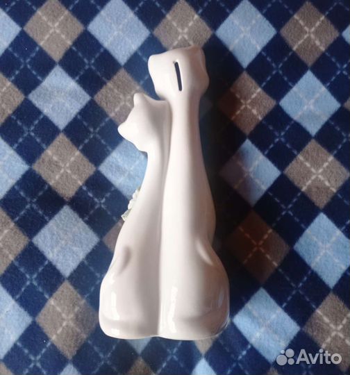 Статуэтка-копилка