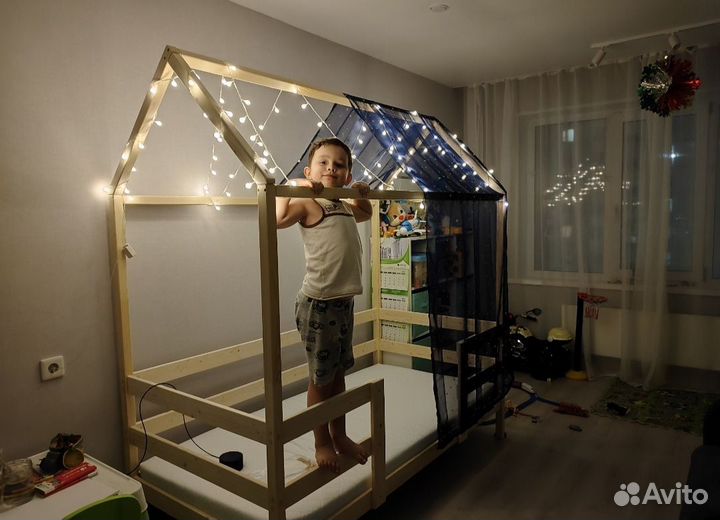 Кроватка домик 180х90