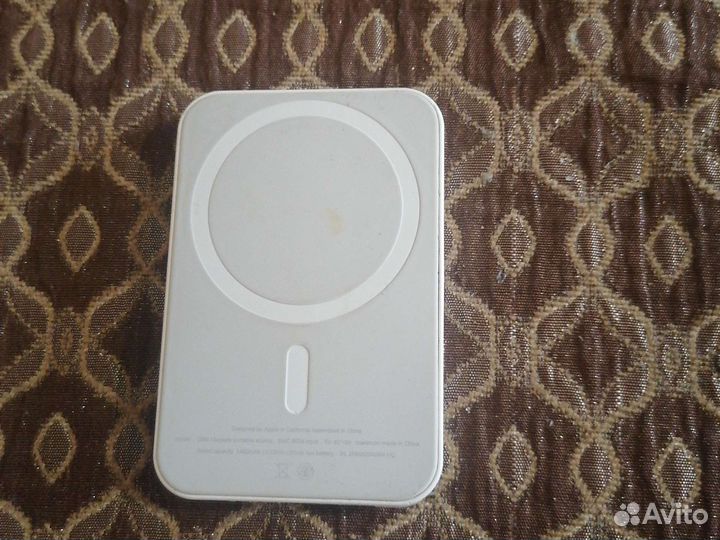 Пезпроводной зарядка Повербанк на iPhone