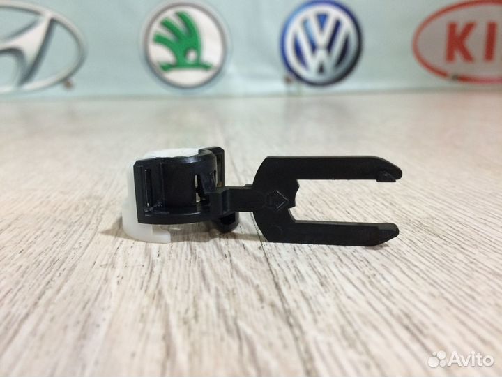 Упор стопор фиксатор датчика стоп Солярис Рио IX