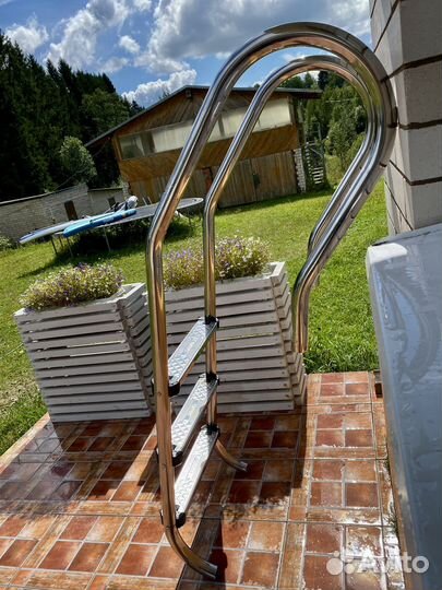 Лестница стальная для бассейна