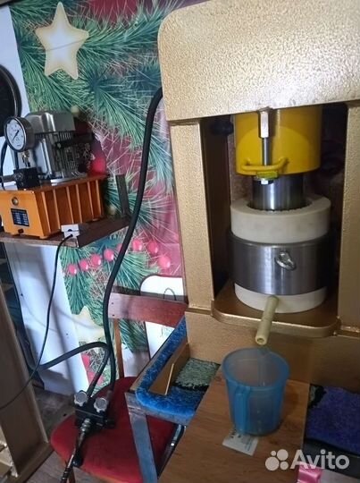 Маслопресс на 1л новый