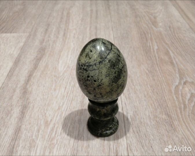 Пасхально яйцо из камня