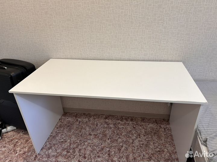 Письменный стол