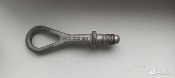 Буксировочный крюк