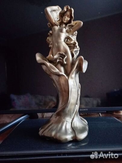 Статуэтка девушка