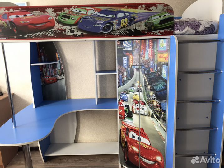Детская кровать чердак со столом и шкафом