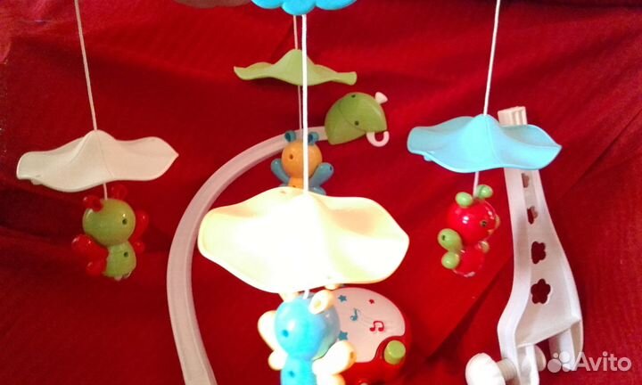 Музыкальная карусель на кроватку