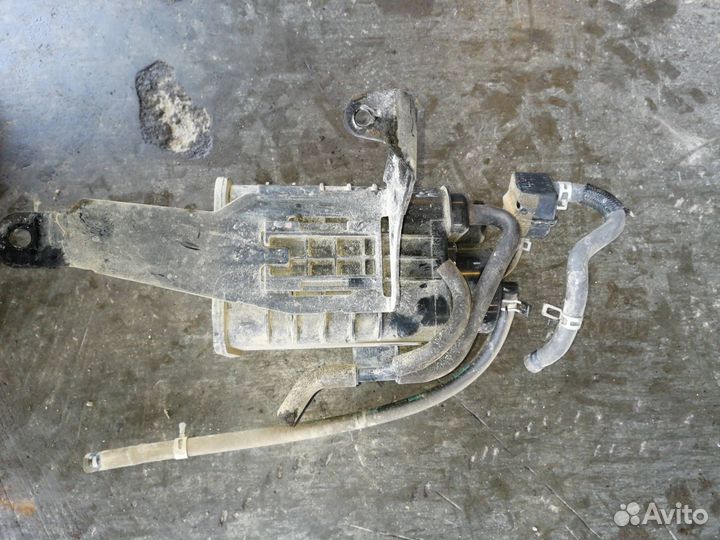 Абсорбер топливного бака Toyota Voxy AZR60G