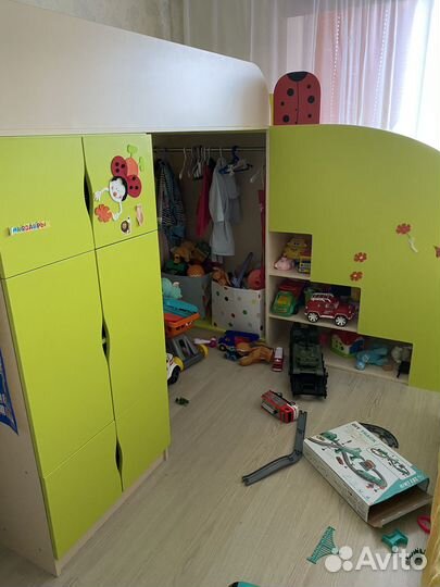 Двухъярусная кровать домик