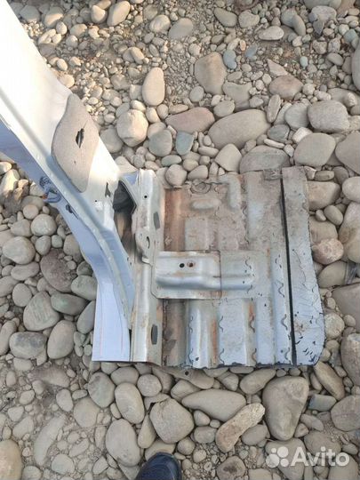 Центральная правая стойка Хендай акцент