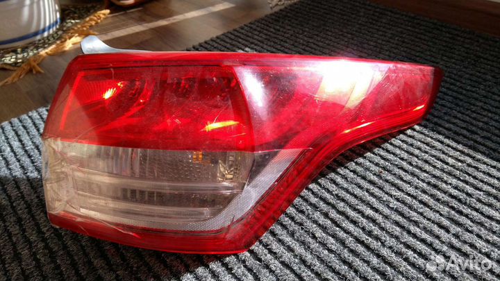 Фонарь задний правый наружный Ford Kuga 2