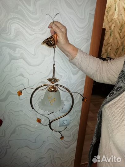 Люстры, бра