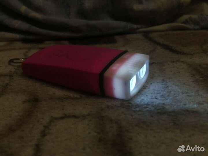 Фонарик брелок