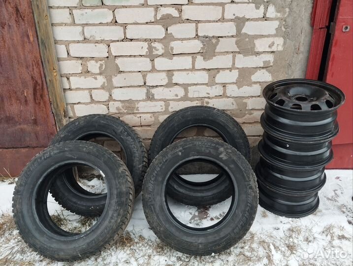 Michelin X-Ice North 215/65 R16
