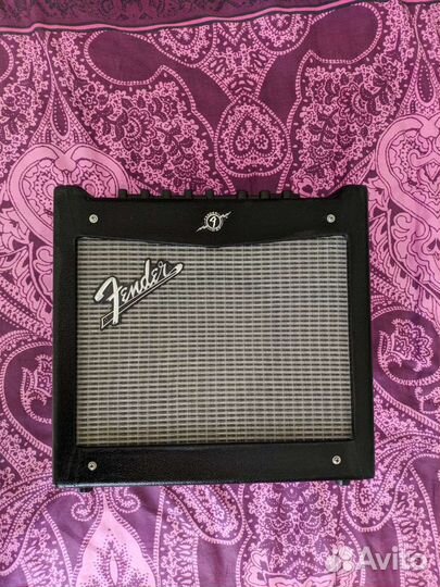 Электрогитара и комбоусилитель