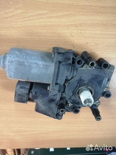 Моторчик стеклоподъемника ауди 100,А4, А6 VAG