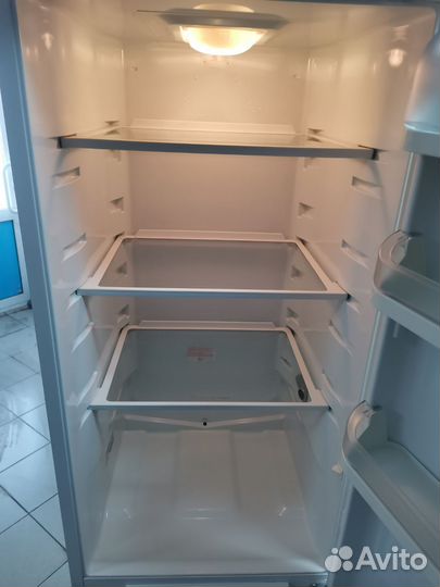 Встраиваемый холодильник Аристон