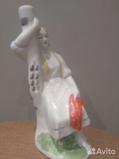 Статуэтка фарфор
