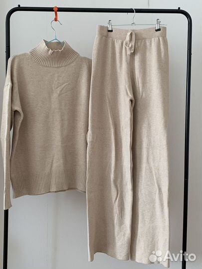 Трикотажный костюм женский брючный