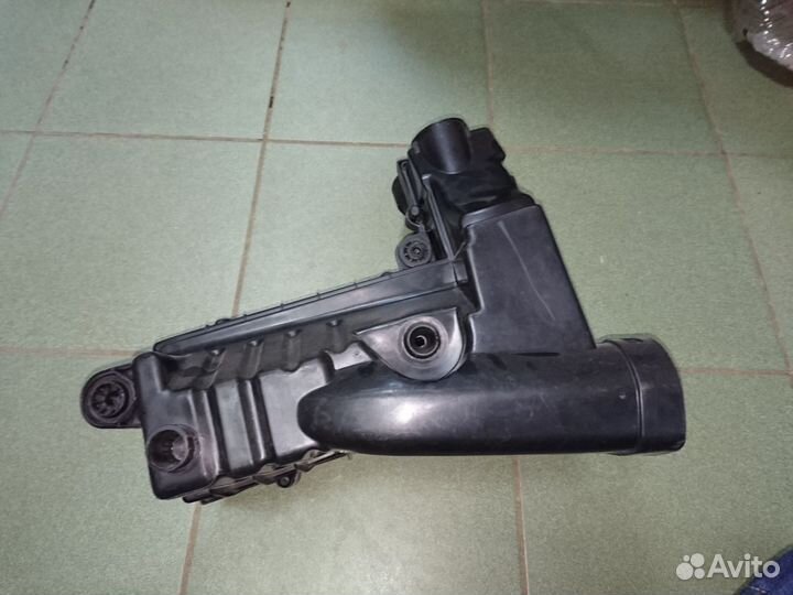 Корпус воздушного фильтра Volkswagen Passat